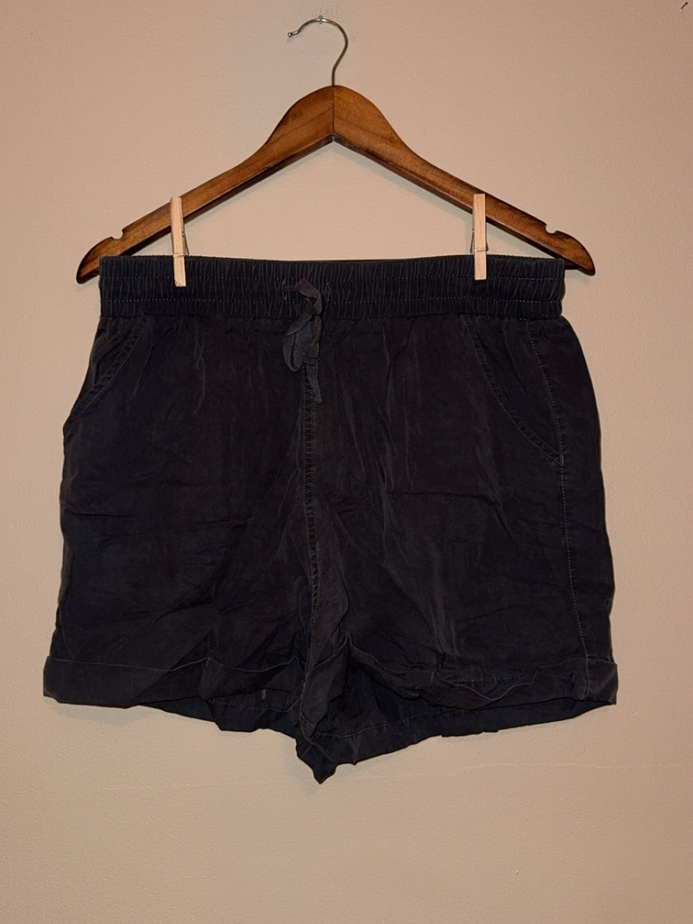 Universal Thread Black Elastic Waist Drawstring Shorts